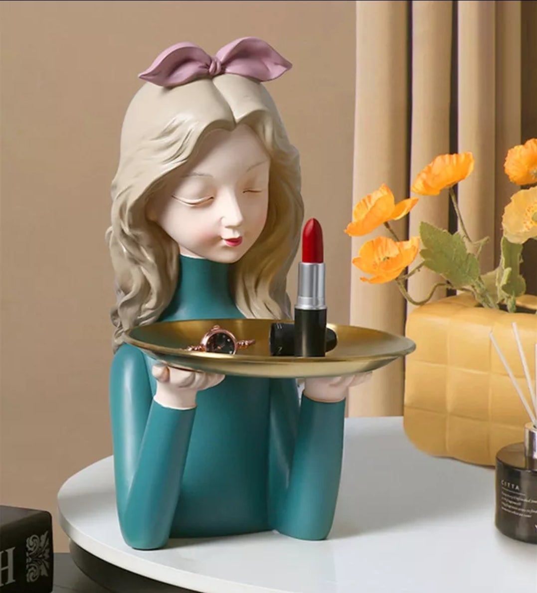 Honoka lady with tray